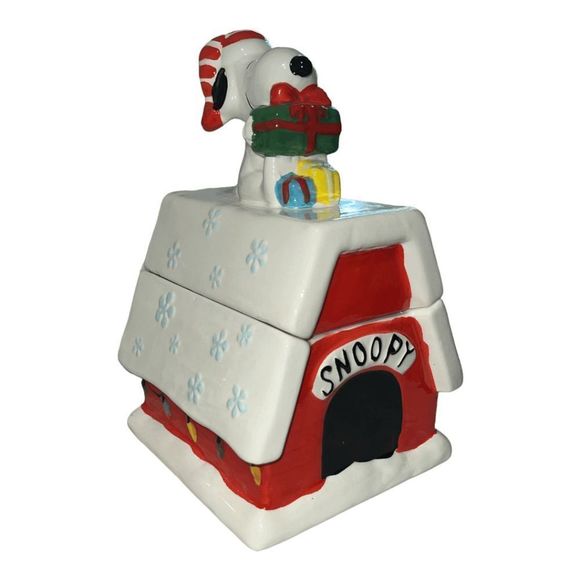 Peanuts Kitchen Peanuts Snoopyand Giftson Dog House Christmas Snow